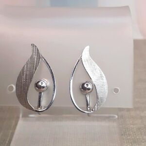 Van Dell Sterling Silver Stylized Leaf Screw Back Earrings Vintage